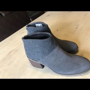 Toms mix suede bootie size 9.5, dark grey